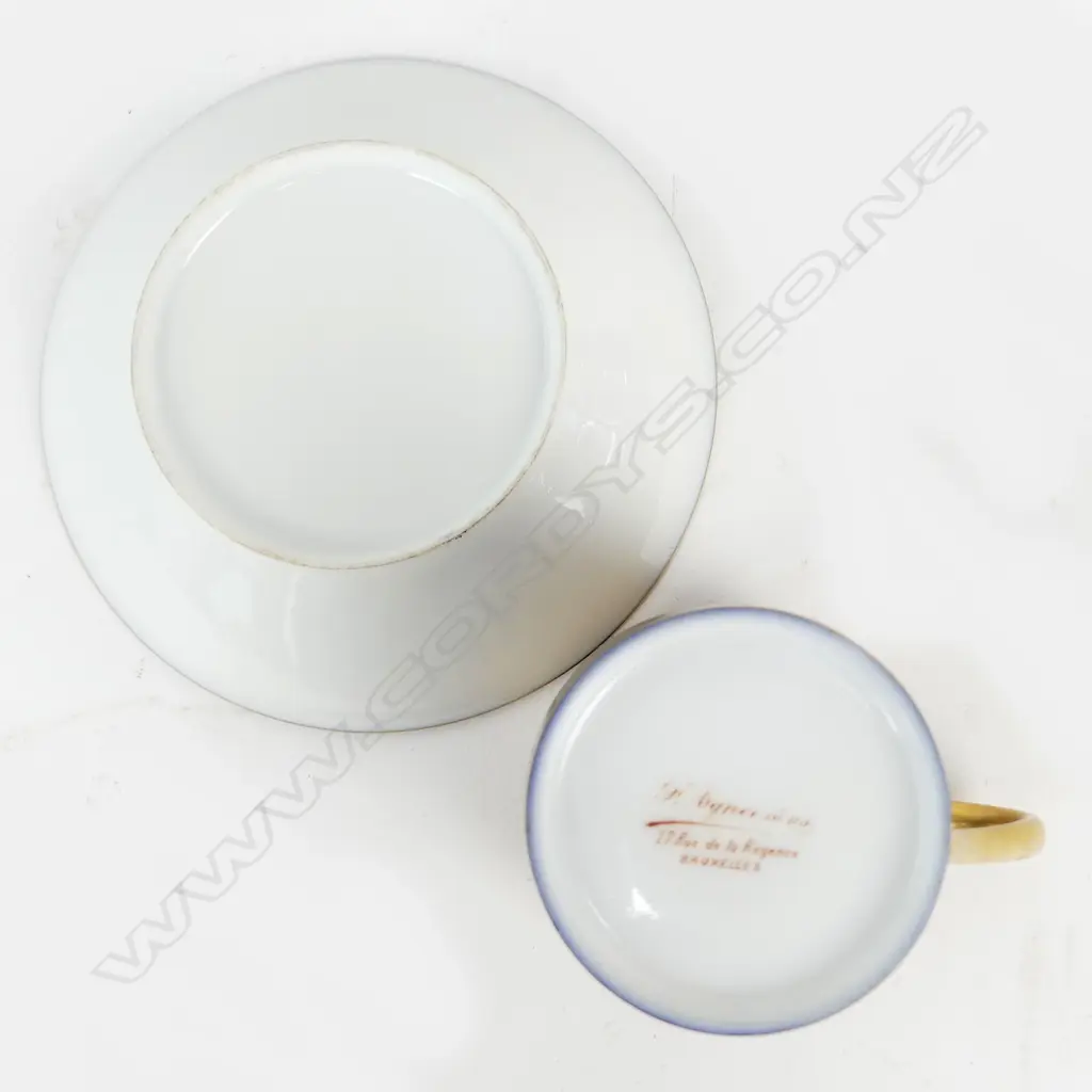 A set of Continental porcelain coffee cans and saucers Image 1++