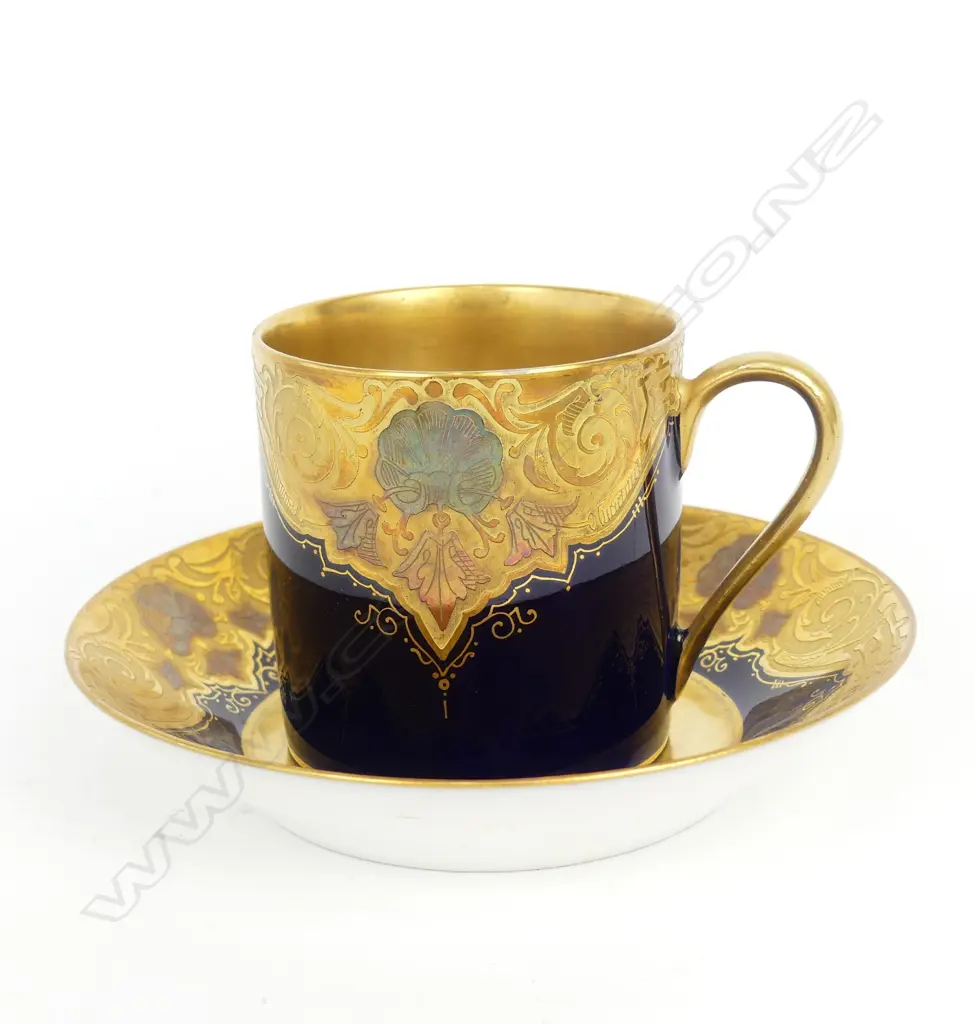 A set of Continental porcelain coffee cans and saucers Image 1++