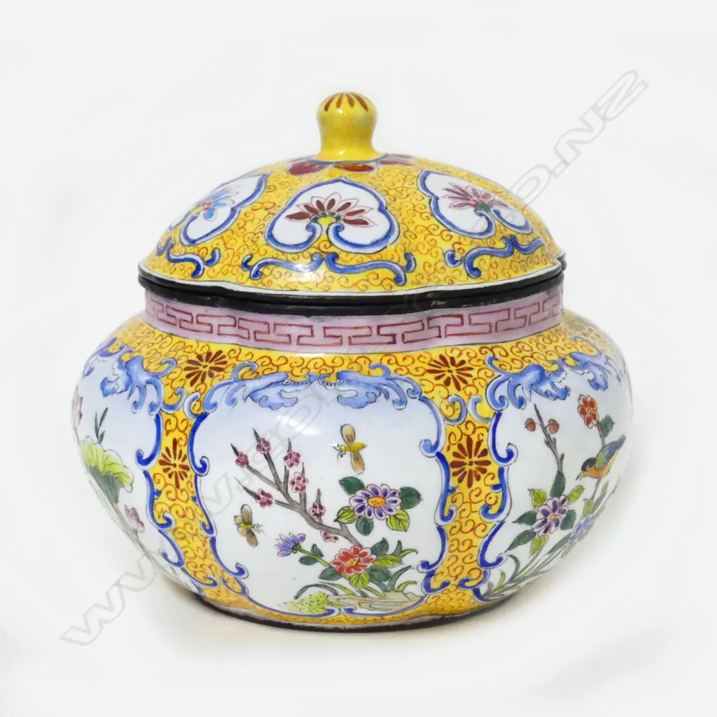 A Chinese enamel lidded jar Image 1++