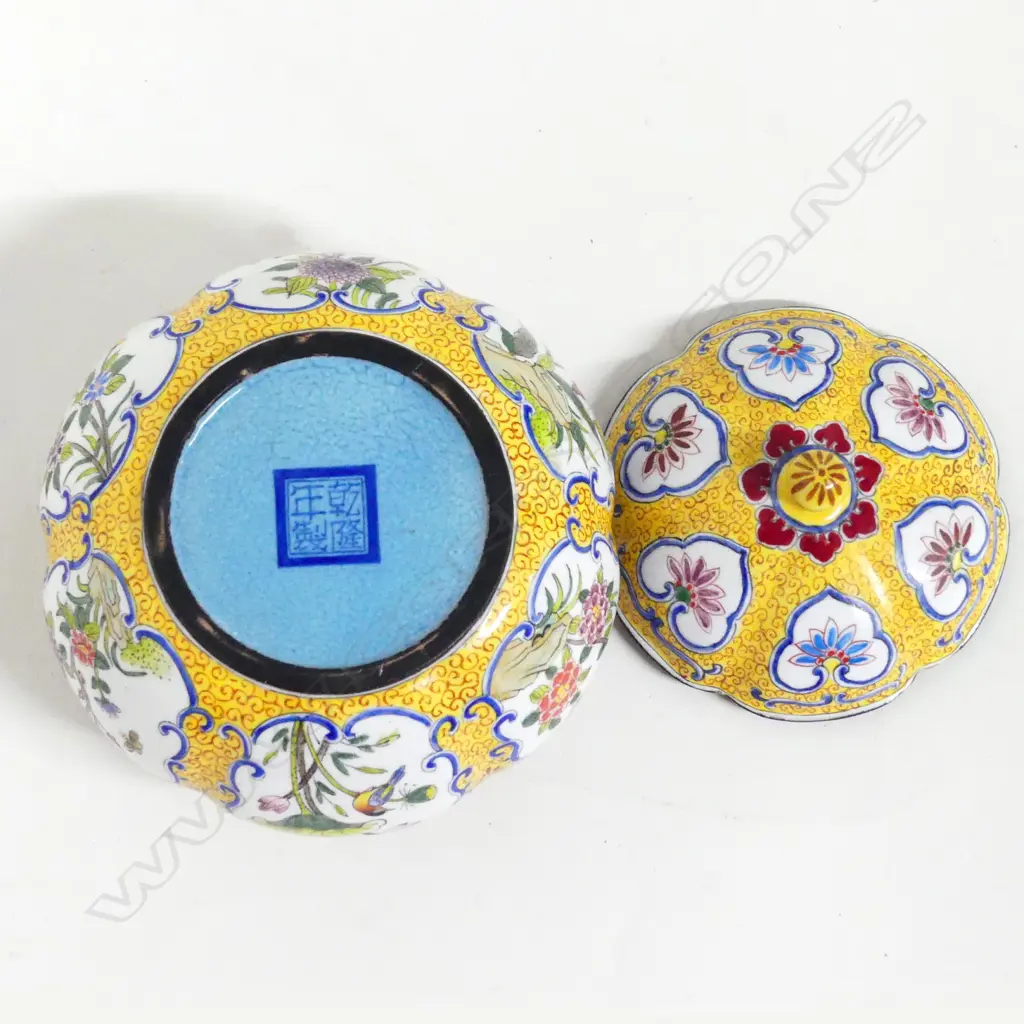 A Chinese enamel lidded jar Image 1++