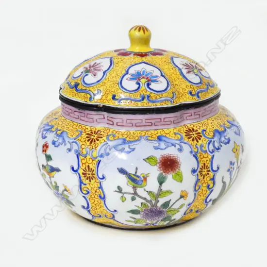A Chinese enamel lidded jar