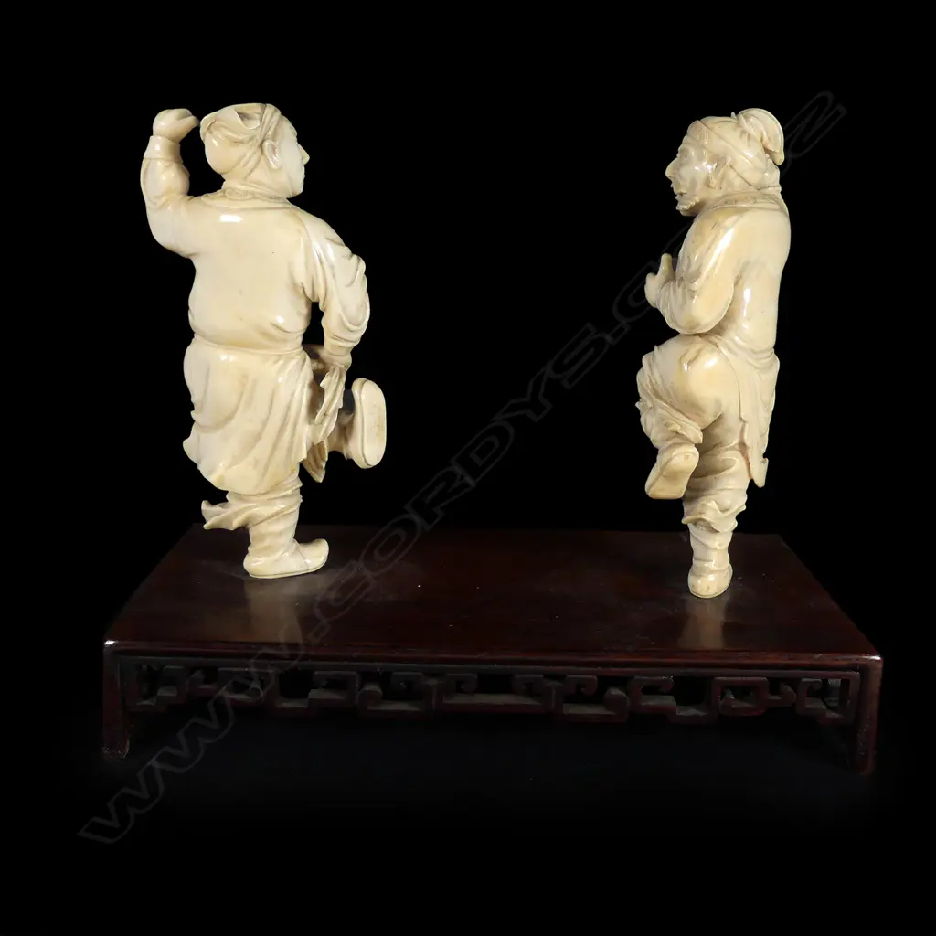 A pair of Chinese Qing finely carved solid ivory 'fighting' figures Image 1++