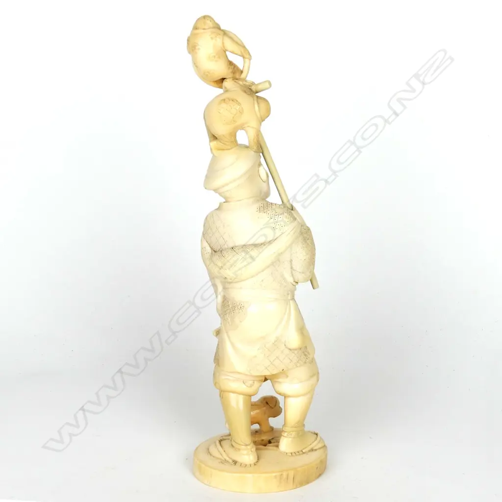 A 19thC Japanese Meiji period okimono figure Image 1++