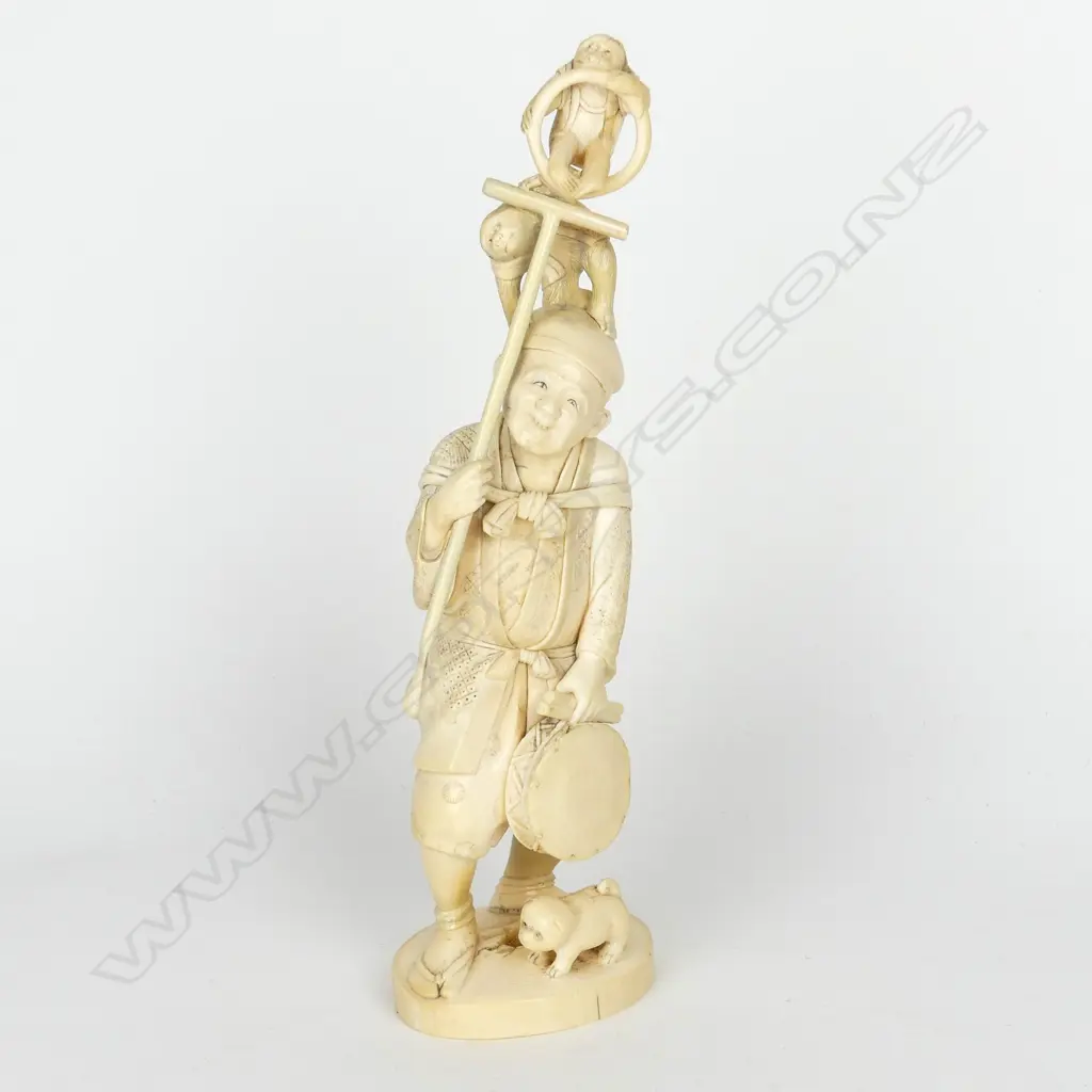 A 19thC Japanese Meiji period okimono figure Image 1++