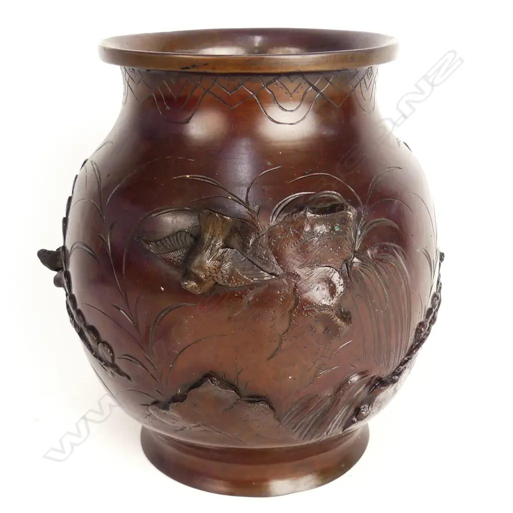 A Japanese Meiji period bronze vase Image 1++