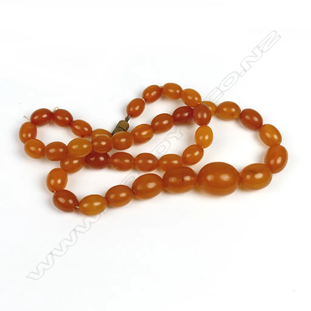 A vintage amber bead necklace Image 1++