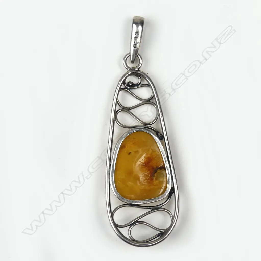 A silver framed amber pendant Image 1++