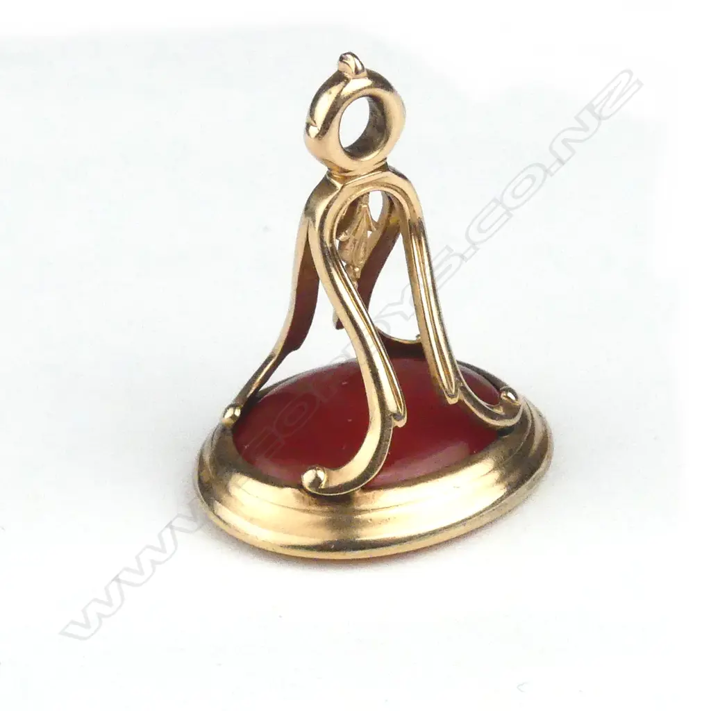 A George III 15ct. gold and intaglio cut carnelian fob seal Image 1++