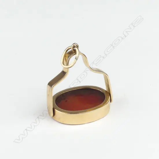 An early 20thC 9ct. yellow gold and carnelian fob spinner