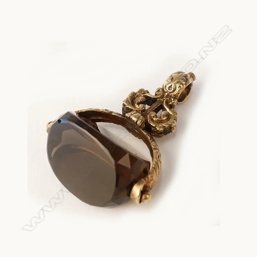 A 9ct gold and citrine fob spinner Image 1++
