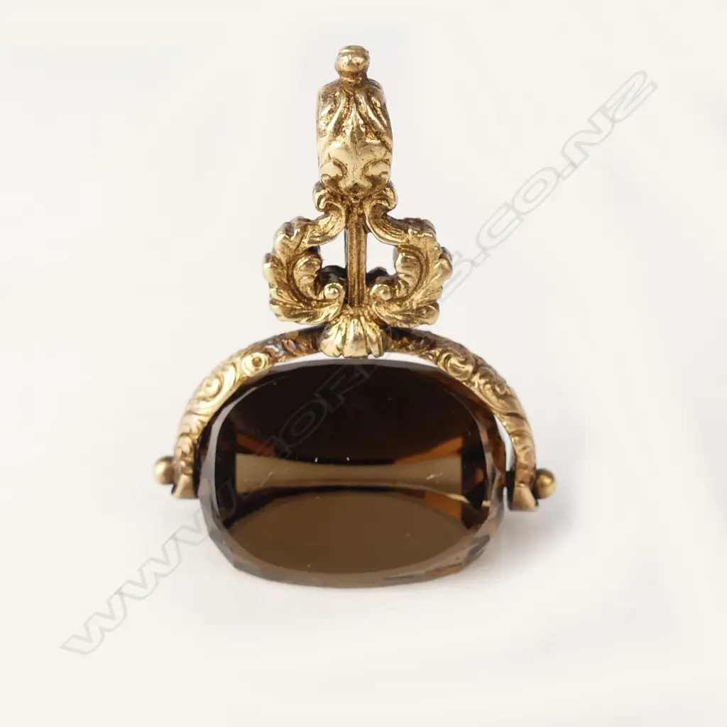 A 9ct gold and citrine fob spinner Image 1++