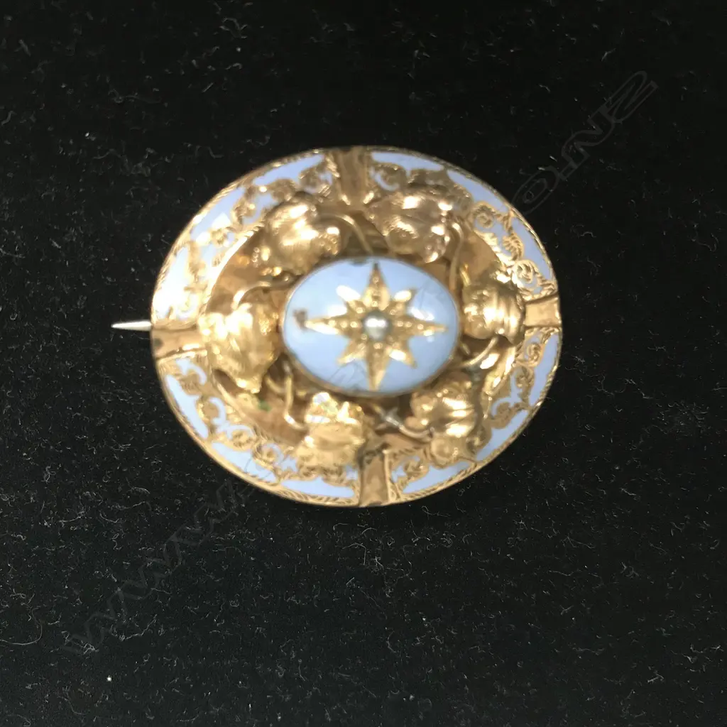 A Victorian gold and enamel mourning brooch Image 1++