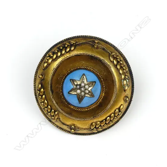A Victorian pinchbeck mourning brooch