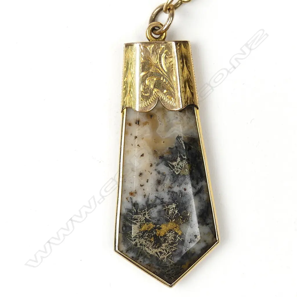 An 18ct gold colonial gold quartz chain and fob Image 1++