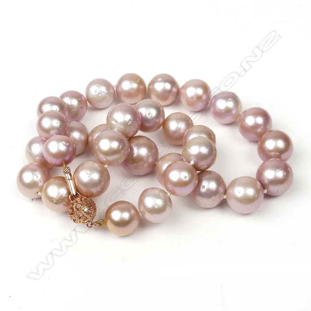 A pearl necklace Image 1++