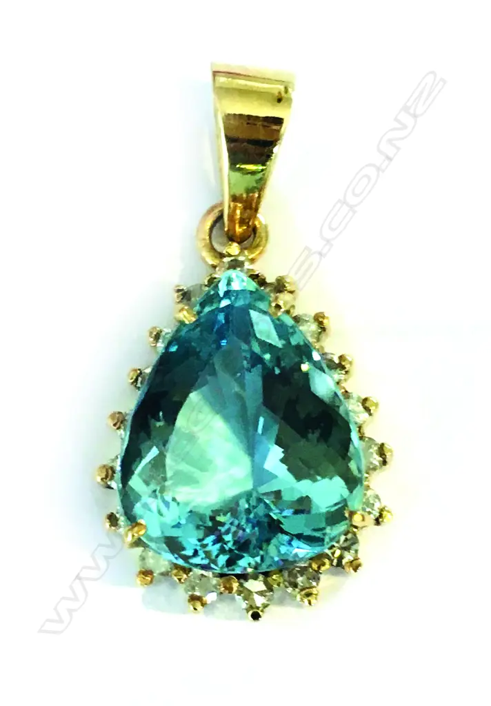 An 18ct large aquamarine and diamond pendant Image 1++