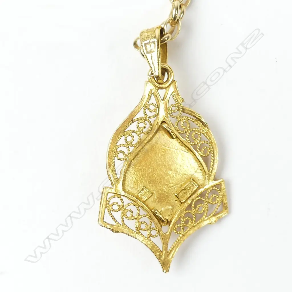 22ct yellow gold pendant on silver gilt chain Image 1++
