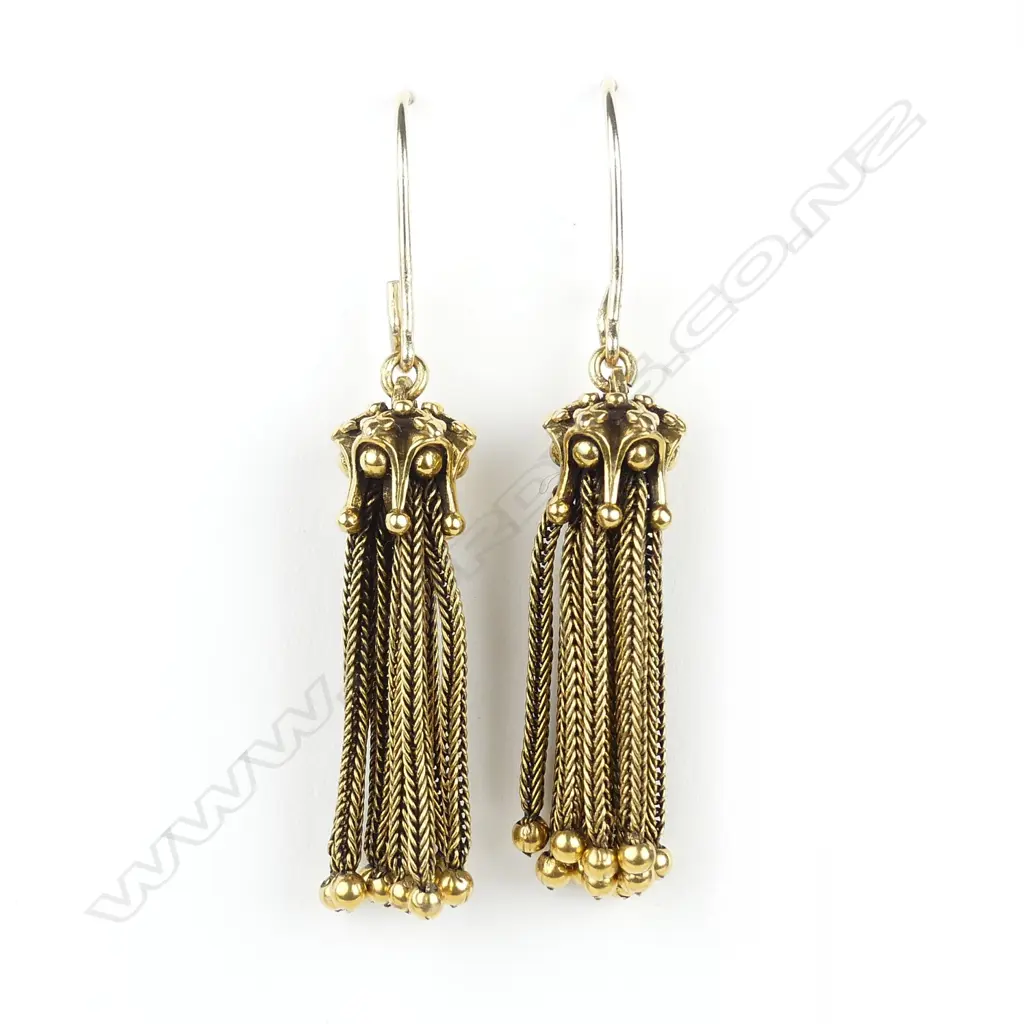 A pair of 15ct gold tassel earrings Image 1++