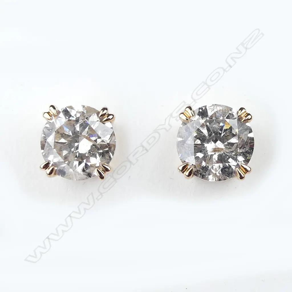A pair of 18ct rose gold diamond stud earrings Image 1++