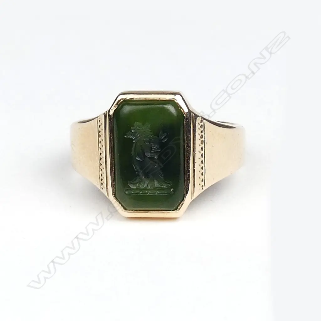 A late 19thC 9ct. yellow gold seal ring Image 1++