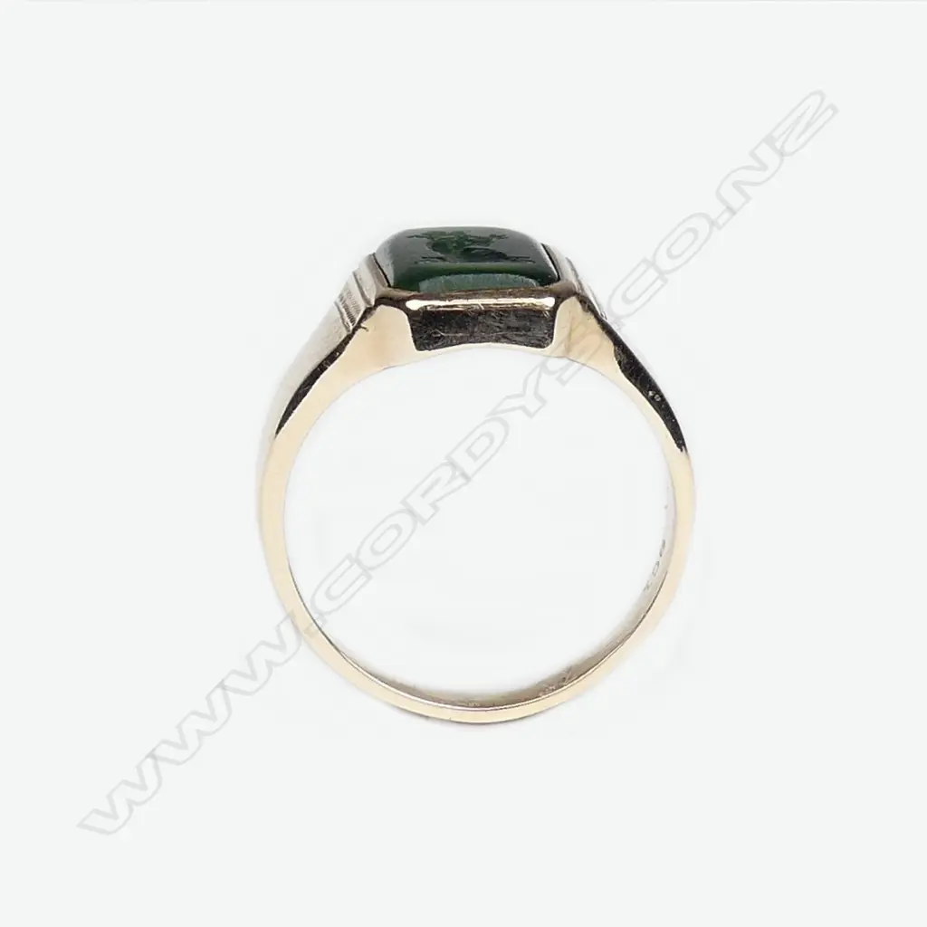 A late 19thC 9ct. yellow gold seal ring Image 1++