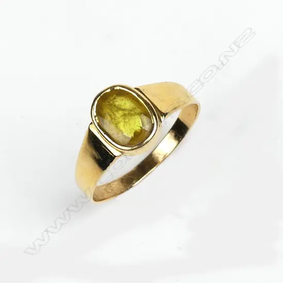 An 18ct gold and golden sapphire ring