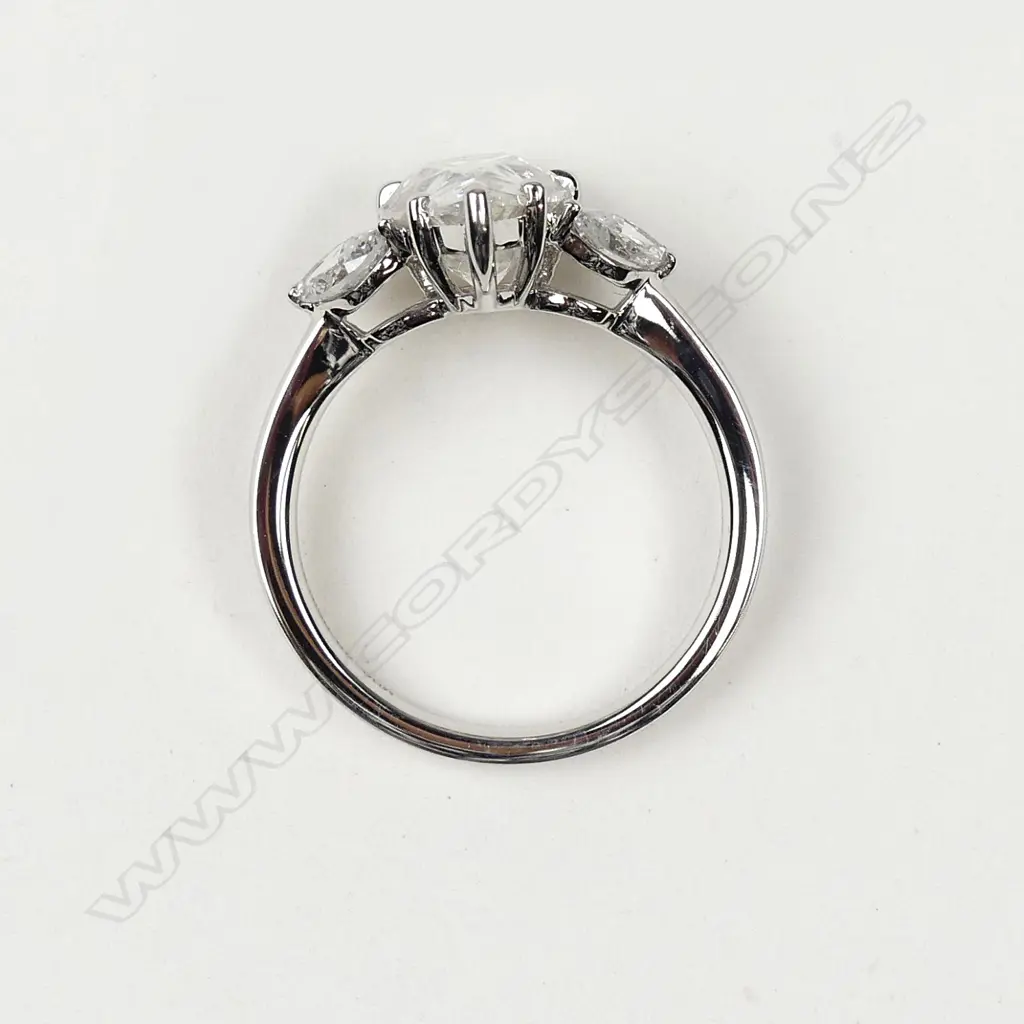 An 18ct white gold and 3.01ct diamond ring Image 1++