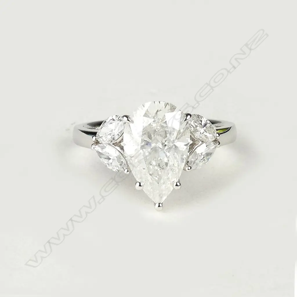 An 18ct white gold and 3.01ct diamond ring Image 1++