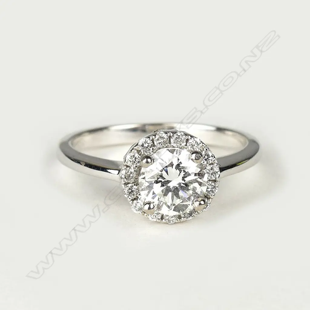 An 18ct white gold and 1.00ct diamond ring Image 1++