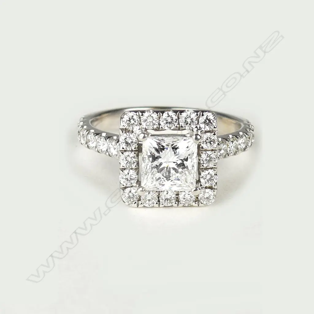 An 18ct white gold and diamond ring Image 1++