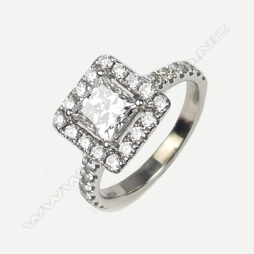 An 18ct white gold and diamond ring Image 1++