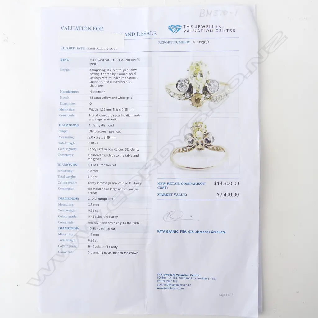 An estate 18ct gold and diamond dress ring Image 1++