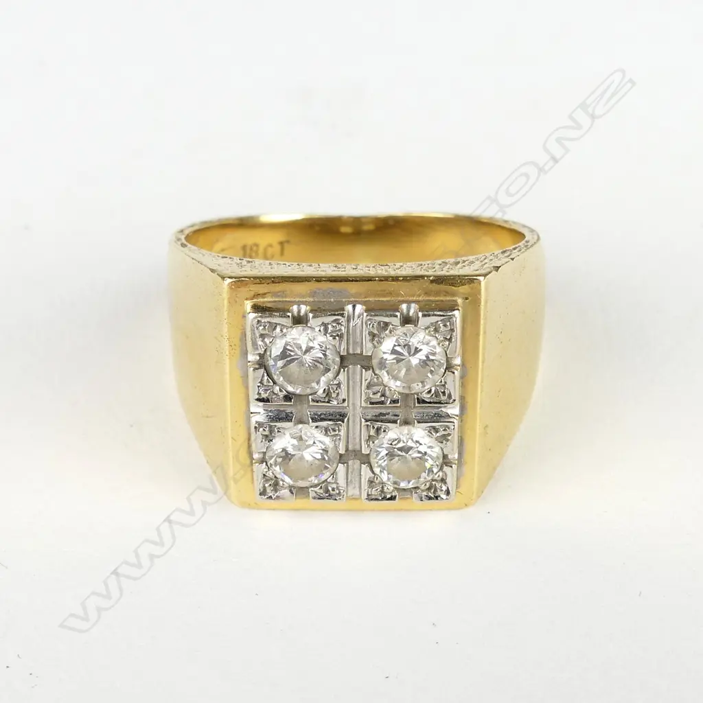 An 18ct gold and diamond gent's ring Image 1++