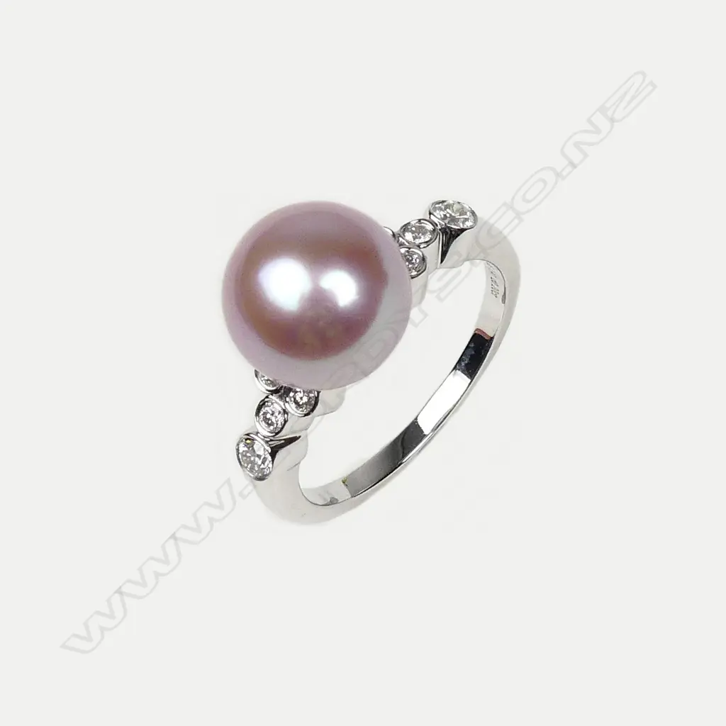 A 14ct white gold pearl and diamond ring Image 1++