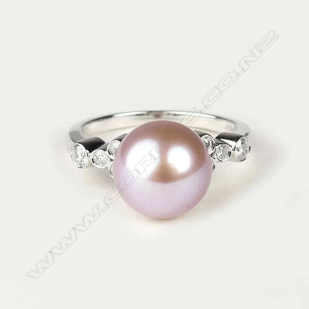 A 14ct white gold pearl and diamond ring Image 1++