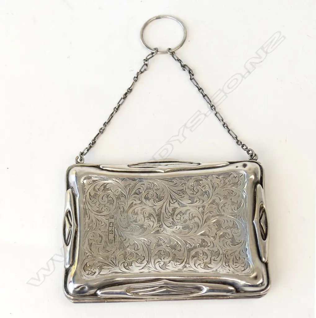 An Edwardian silver lady's card case Image 1++