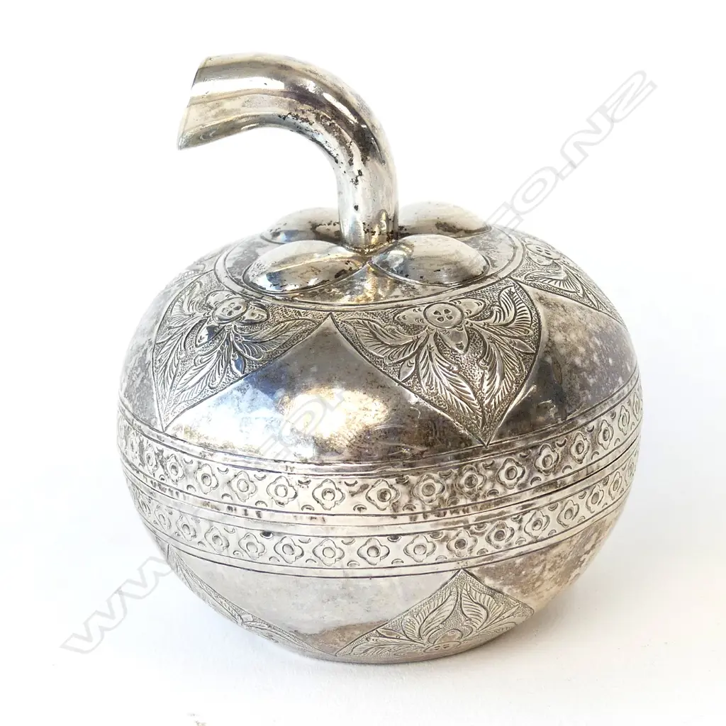 An Arabian silver small box Image 1++