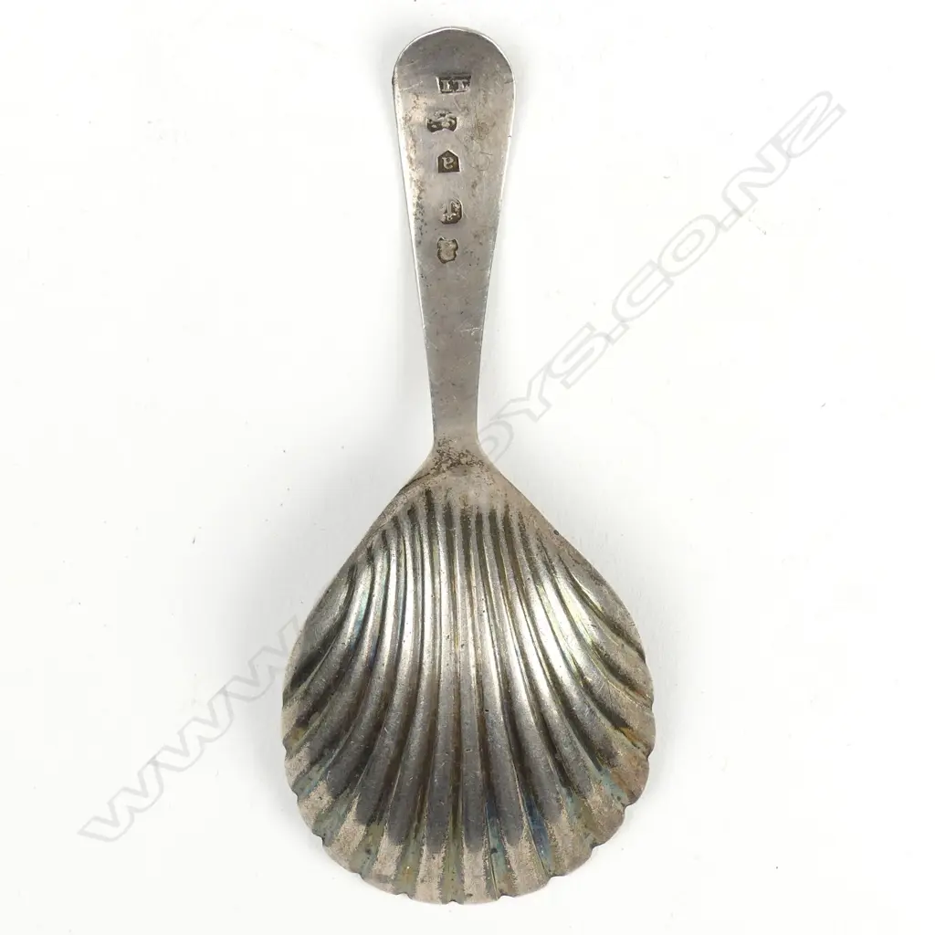 A George III silver caddy spoon Image 1++