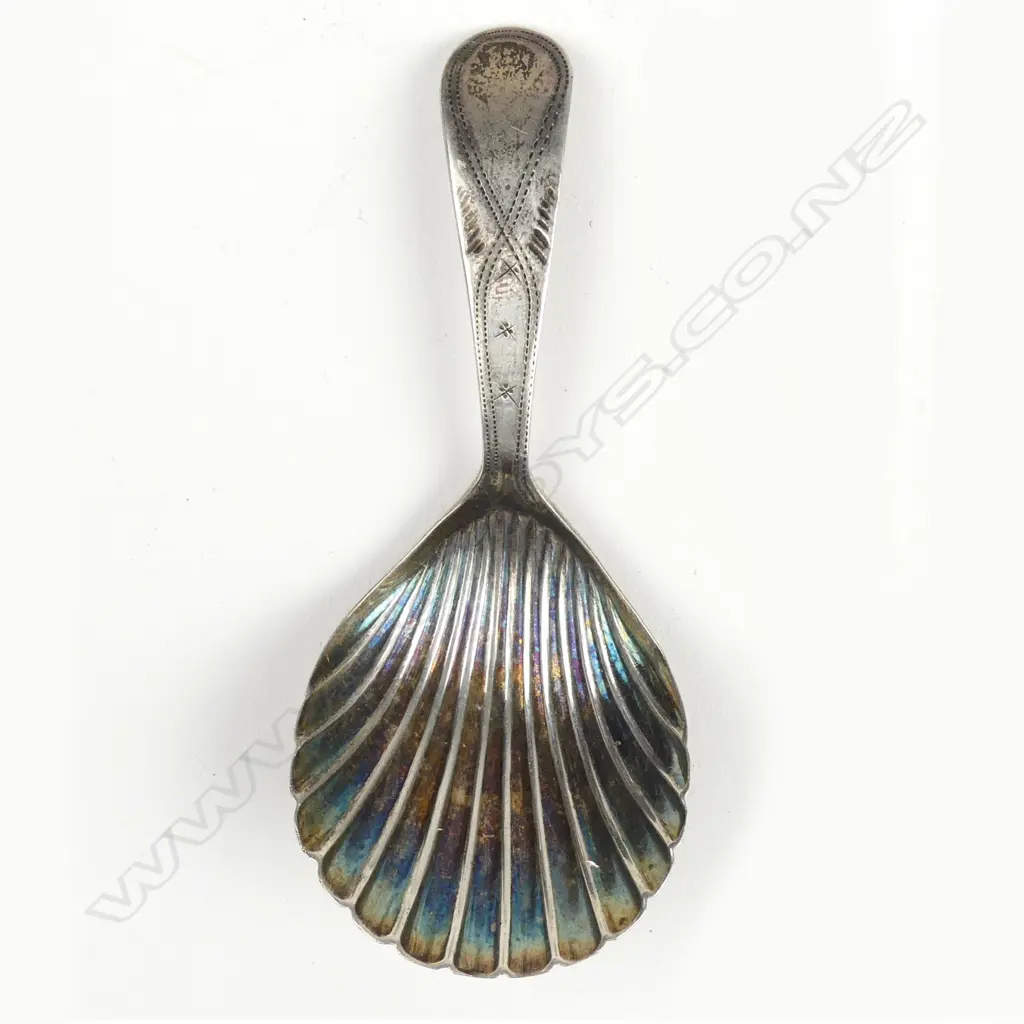 A George III silver caddy spoon Image 1++