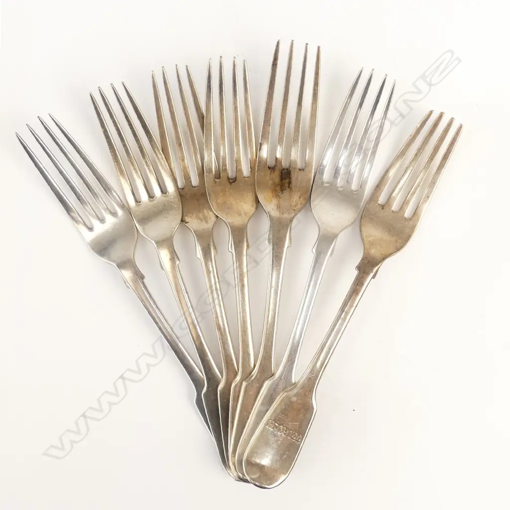 Seven Victorian silver dessert forks Image 1++