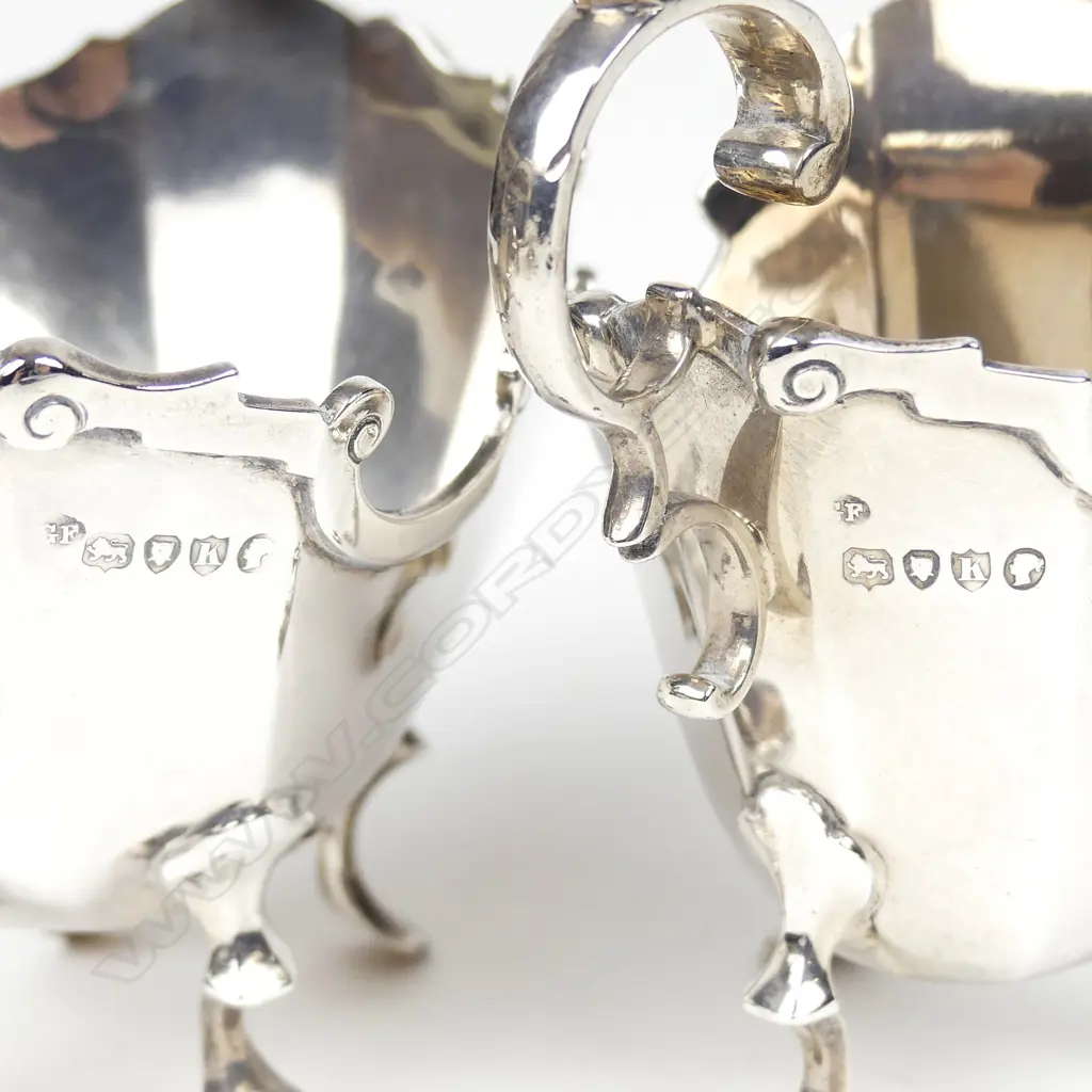 A late Victorian silver sugar bowl and creamer Image 1++