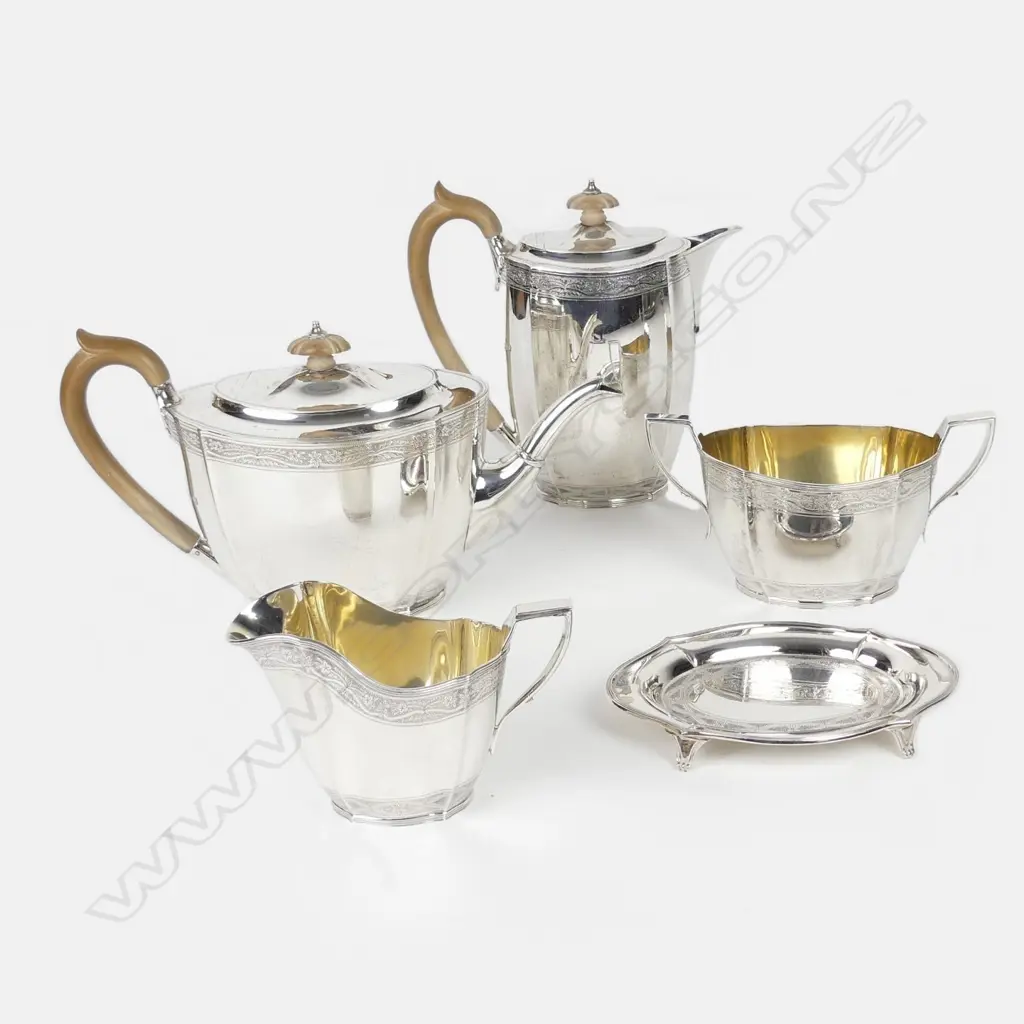 A mid-twentieth century silver tea set Image 1++