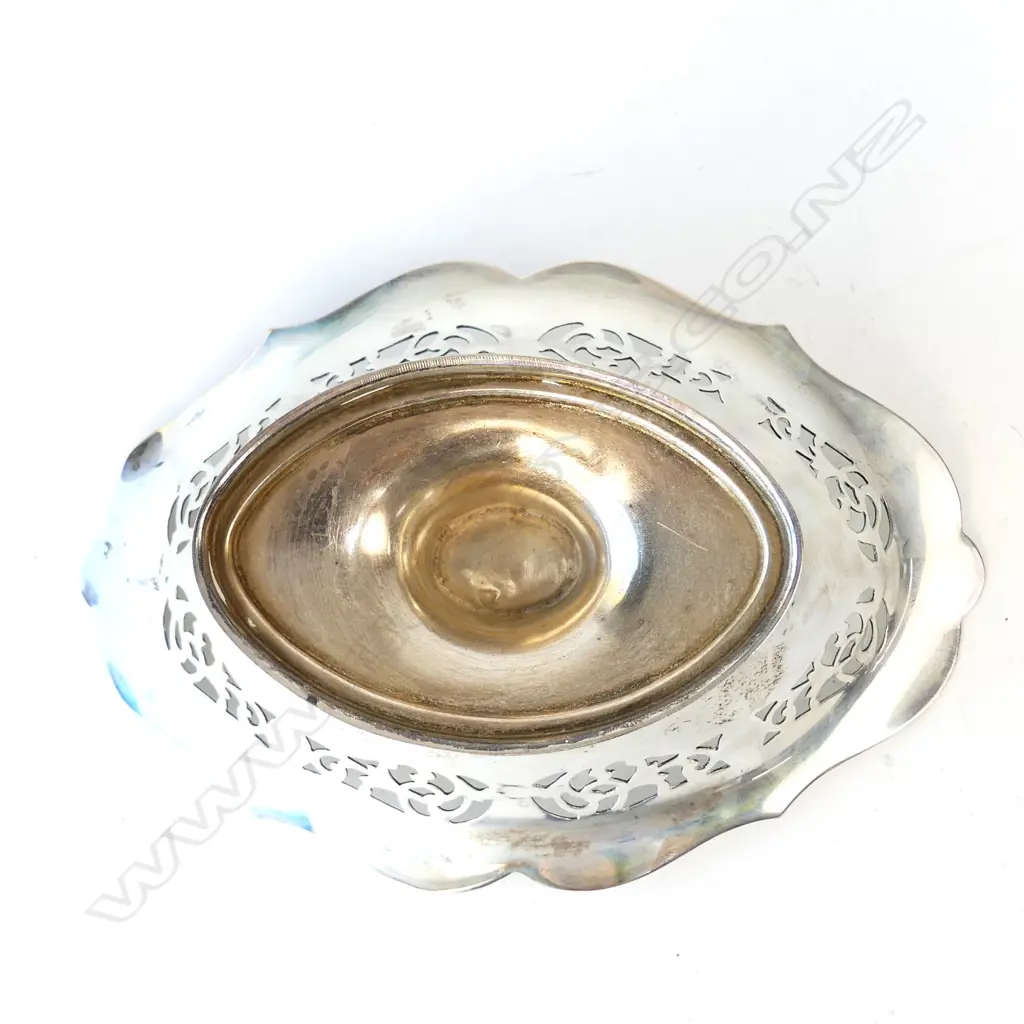 A 20thC silver footed bonbon dish Image 1++