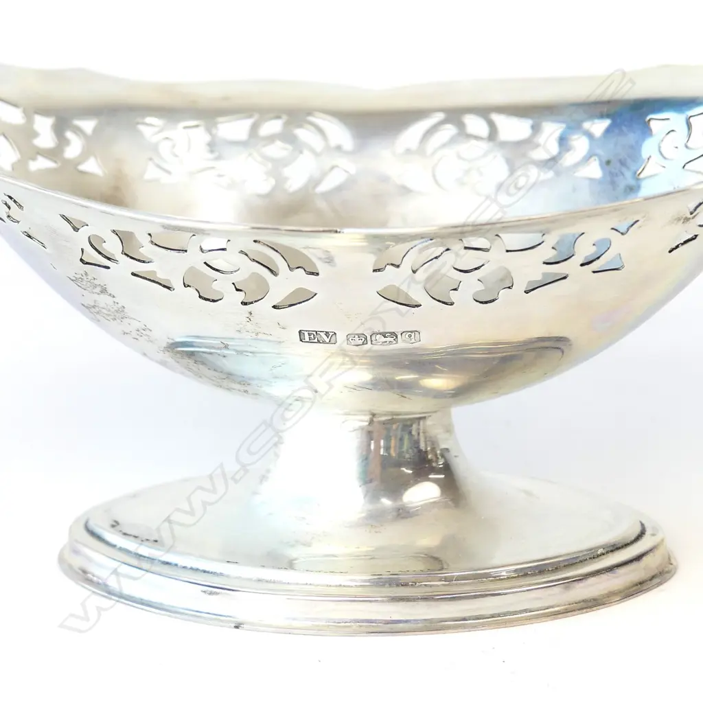 A 20thC silver footed bonbon dish Image 1++