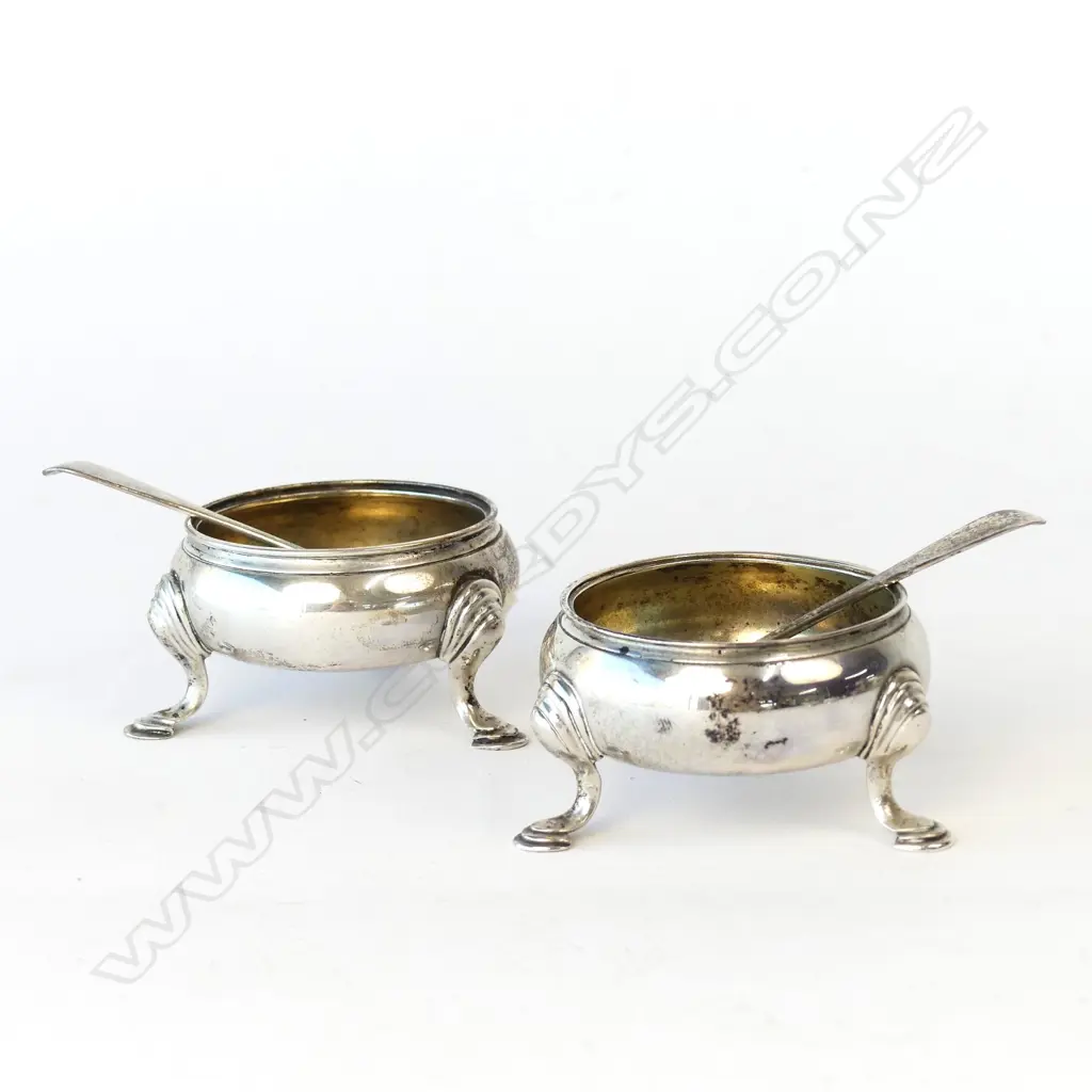 A pair of silver cauldron salt cellars Image 1++