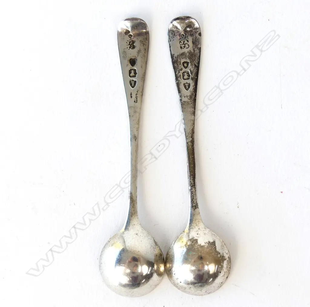 A pair of silver cauldron salt cellars Image 1++