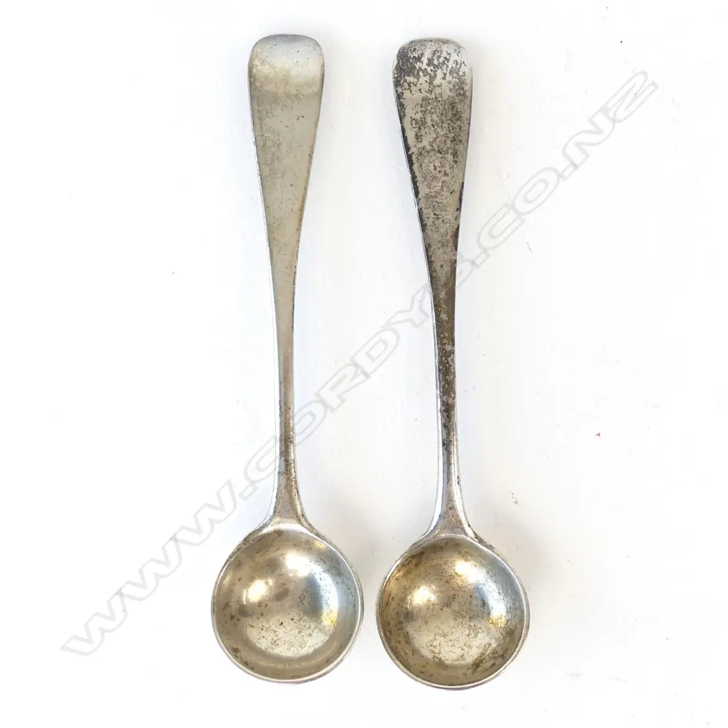 A pair of silver cauldron salt cellars Image 1++