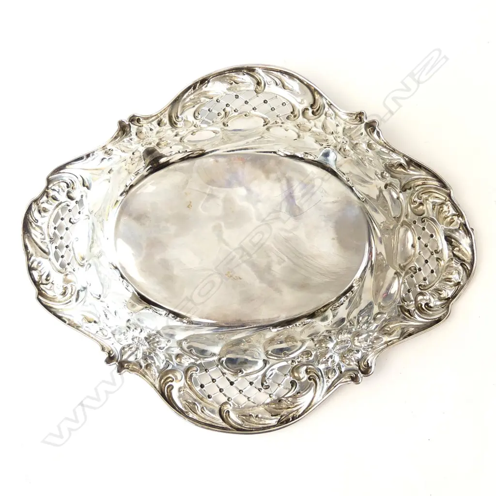 An Edwardian silver pierced and repousse dish Image 1++