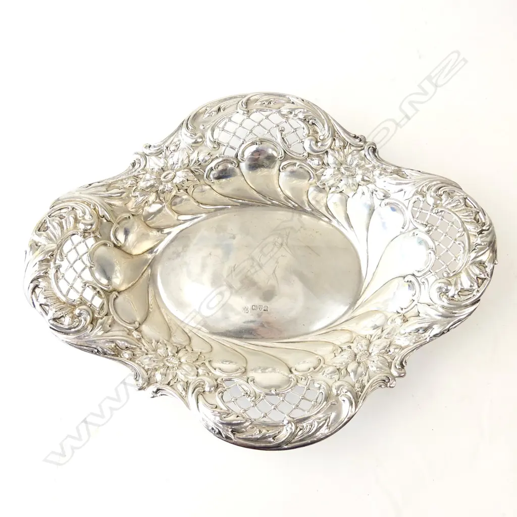 An Edwardian silver pierced and repousse dish Image 1++