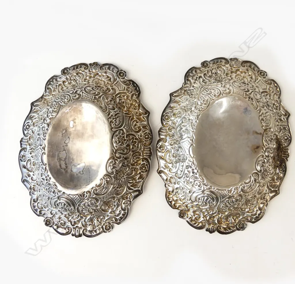 A pair of Victorian silver sweetmeat dishes Image 1++